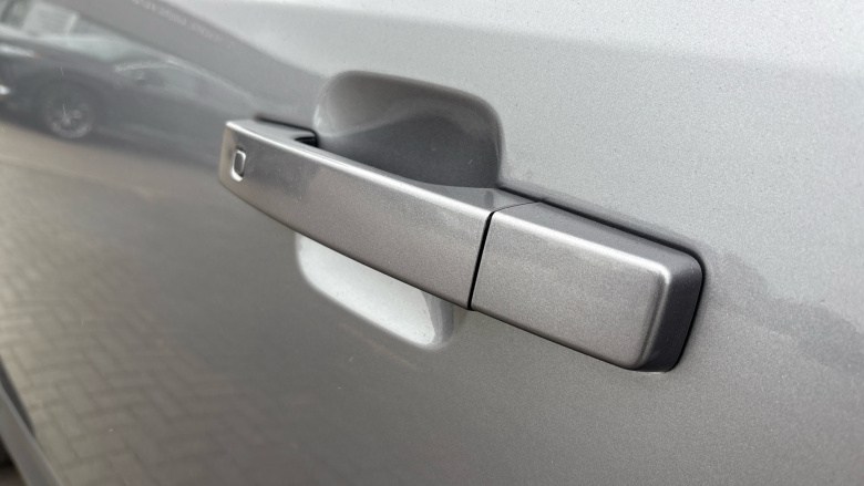 Land Rover Defender 3.0 D200 SE 110 5dr Auto Diesel Estate